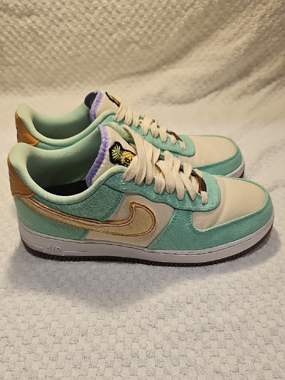 Mint and Cream Low-Top Sneakers with Pineapple Accent No Box - Picture 5 of 7